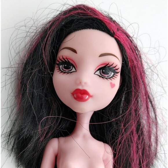 Monster High Draculaura Doll Daughter Of Dracula 2015 - Picture 2 of 3